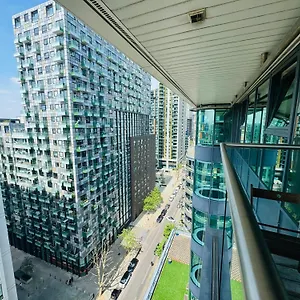 Modern 2bed 2bath Canary Wharf - Upto 5 Person Apartment London